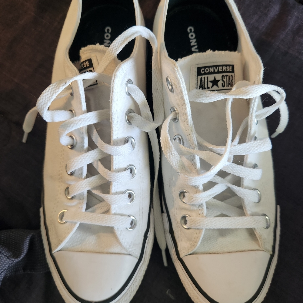 White converse - Picture 4 of 10